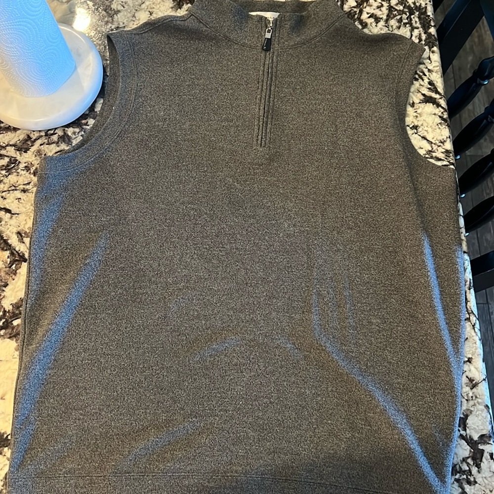 Peter Millar 1/4 zip vest in dark gray size Large